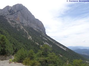 Collado de ceresa, la Peña Montañesa y las dos fantásticas voluntarias..