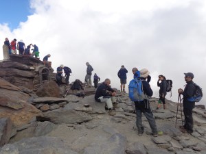 ESTAMOS SOLOS AQUÍ ARRIBA? La Viiiiiiirgen !!!